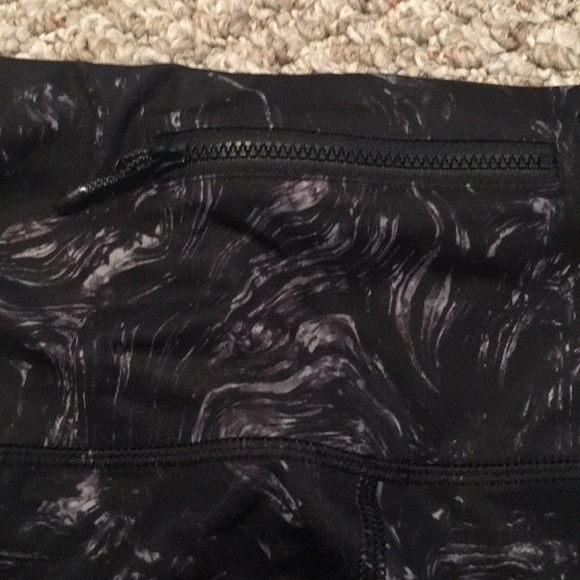 Lululemon cropped pants size 6 - Picture 8 of 8